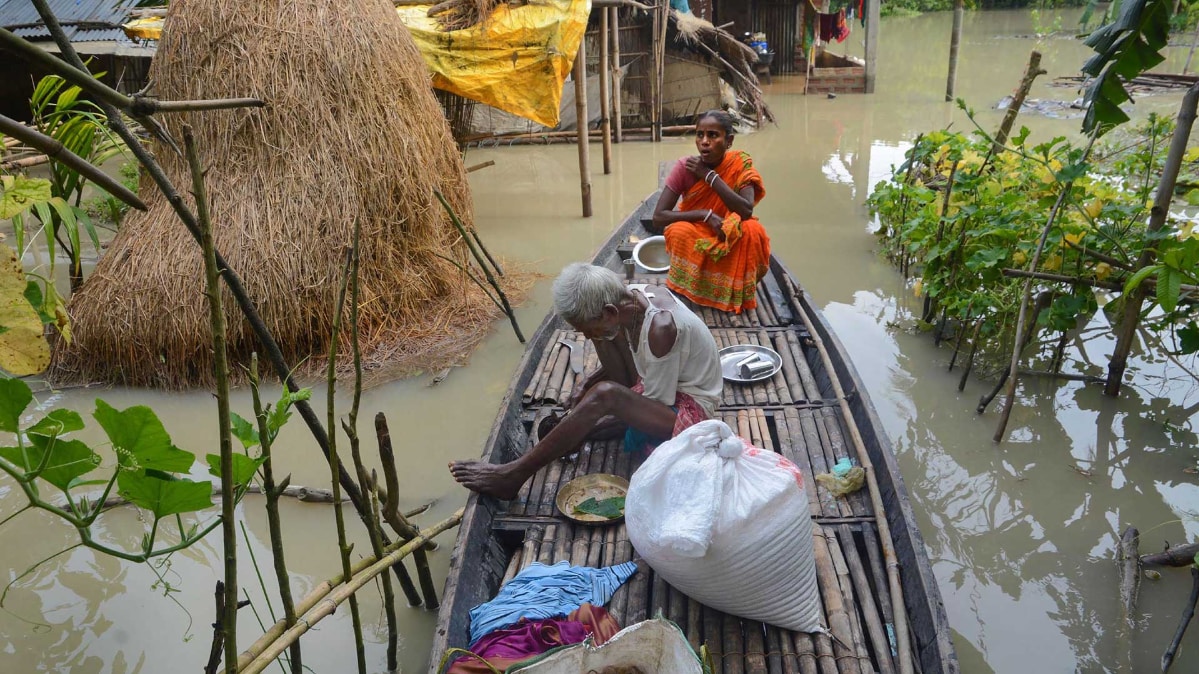 असम में बाढ़ का कहर (फोटो-PTI)