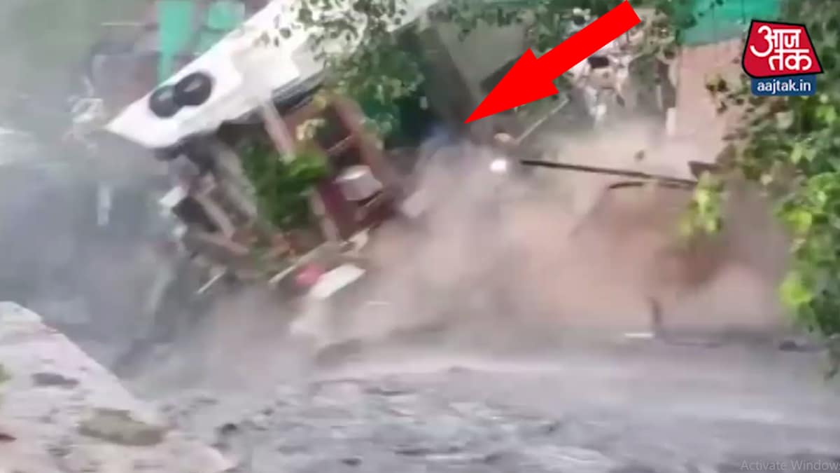 House collapsed in the slum area of Anna Nagar near ITO