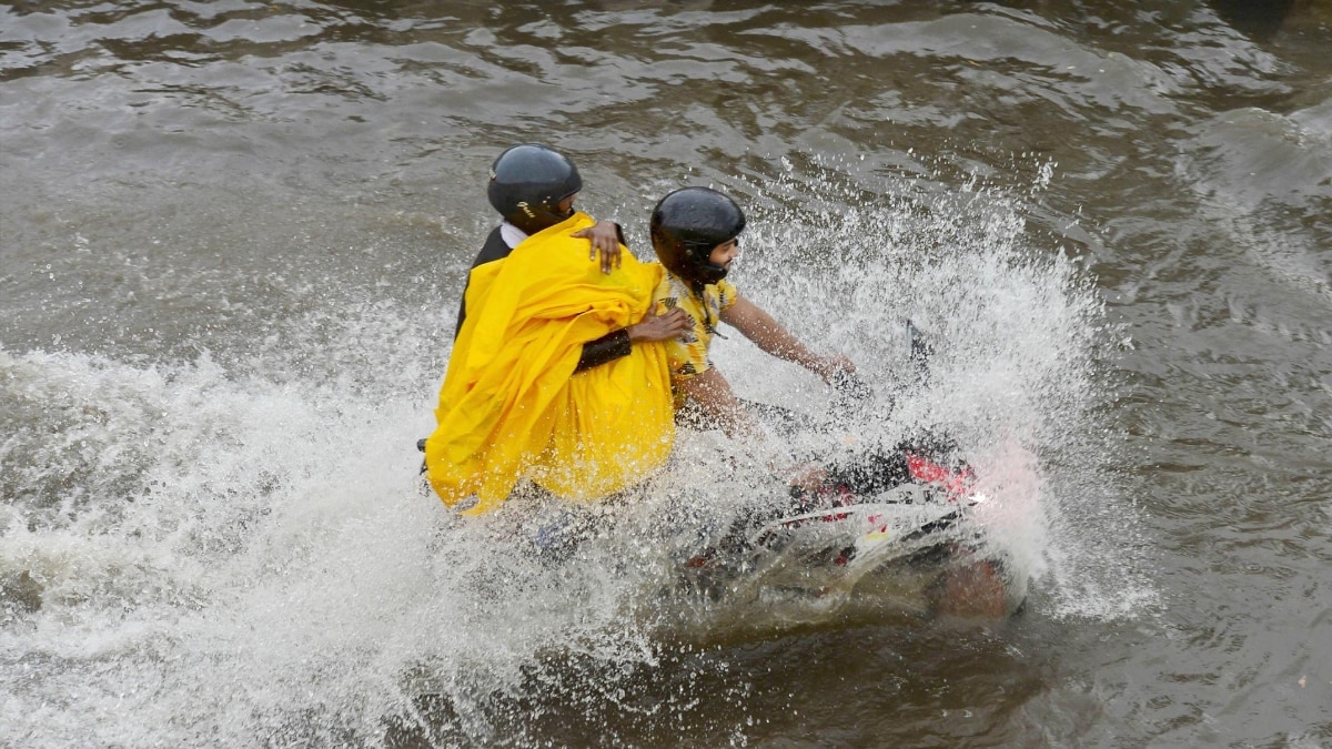 Heavy rainfall in Delhi-NCR brings down temperature (Photo- PTI)