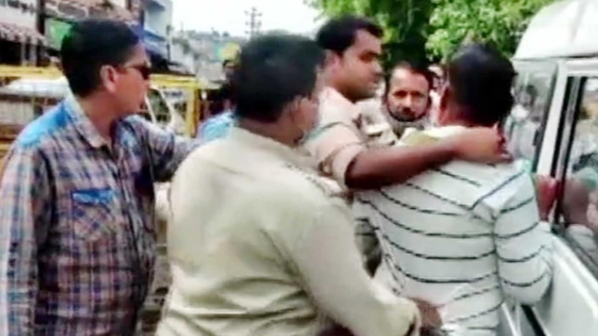 गैंगस्टर विकास दुबे गिरफ्तार