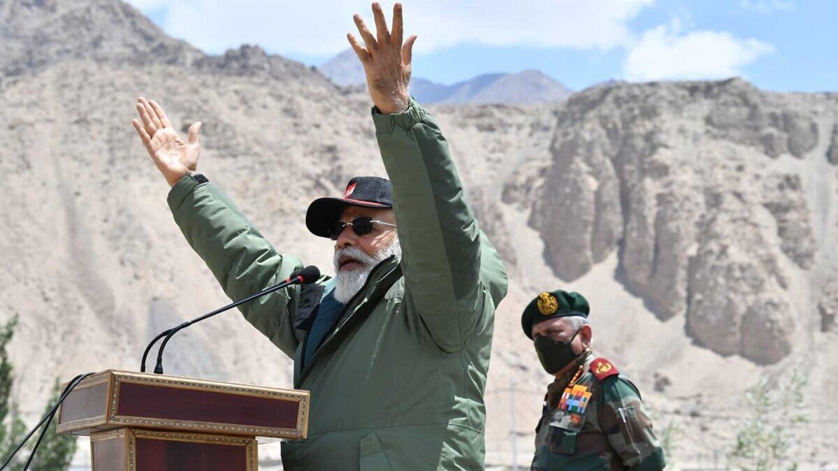 प्रधानमंत्री नरेंद्र मोदी पहुंचे लेह