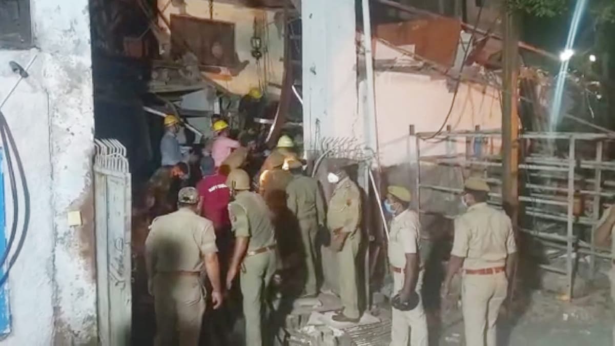Building collapses in nodia Sector-11