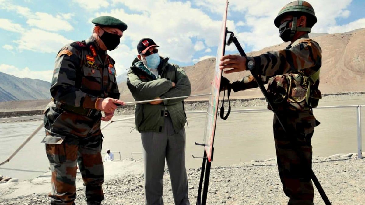 प्रधानमंत्री नरेंद्र मोदी पहुंचे लेह (फोटो- PTI)