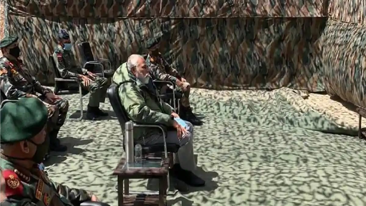 प्रधानमंत्री लेह दौरे पर