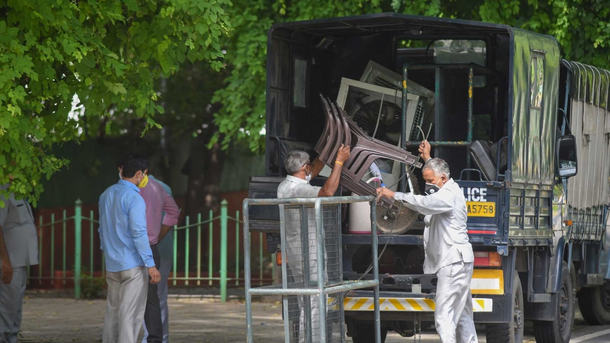 प्रियंका गांधी ने लोधी एस्टेट स्थित सरकारी आवास किया खाली (फोटो-PTI)