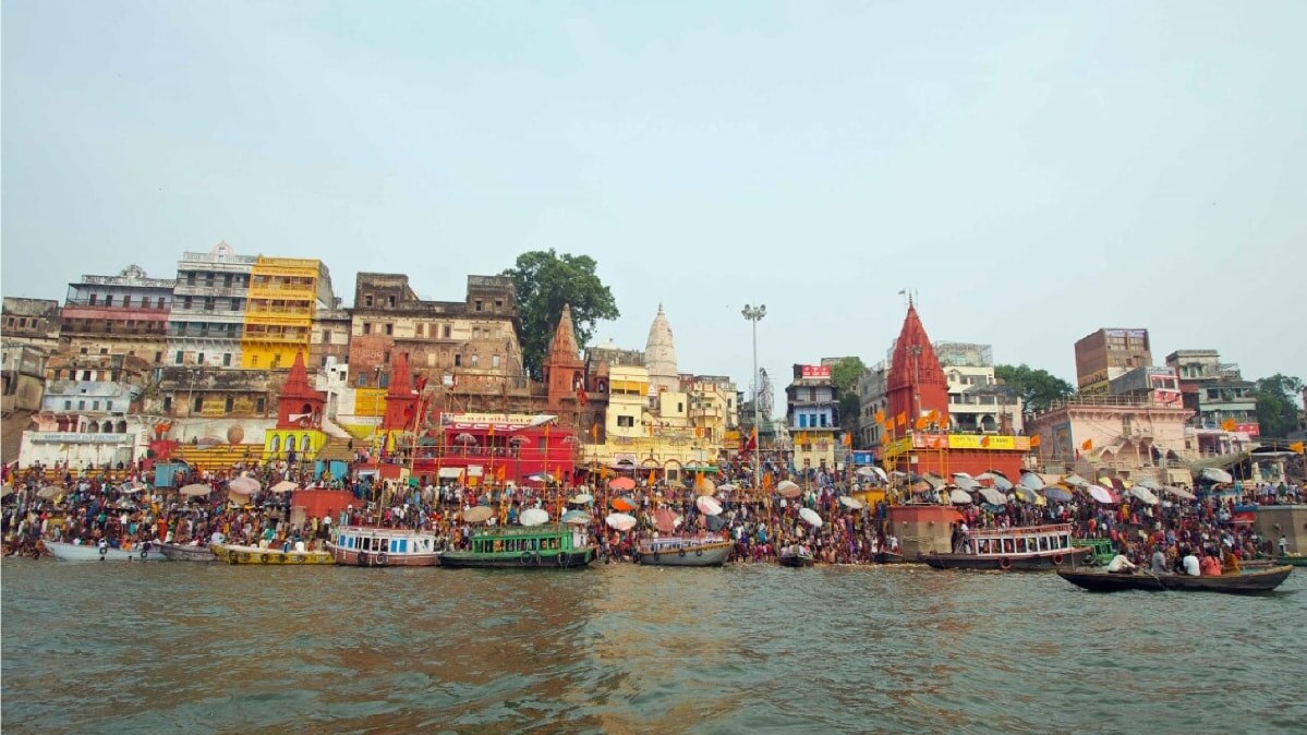 कोरोना संकट में बेहाल मोदी के चुनाव क्षेत्र के मठ-मंदिर