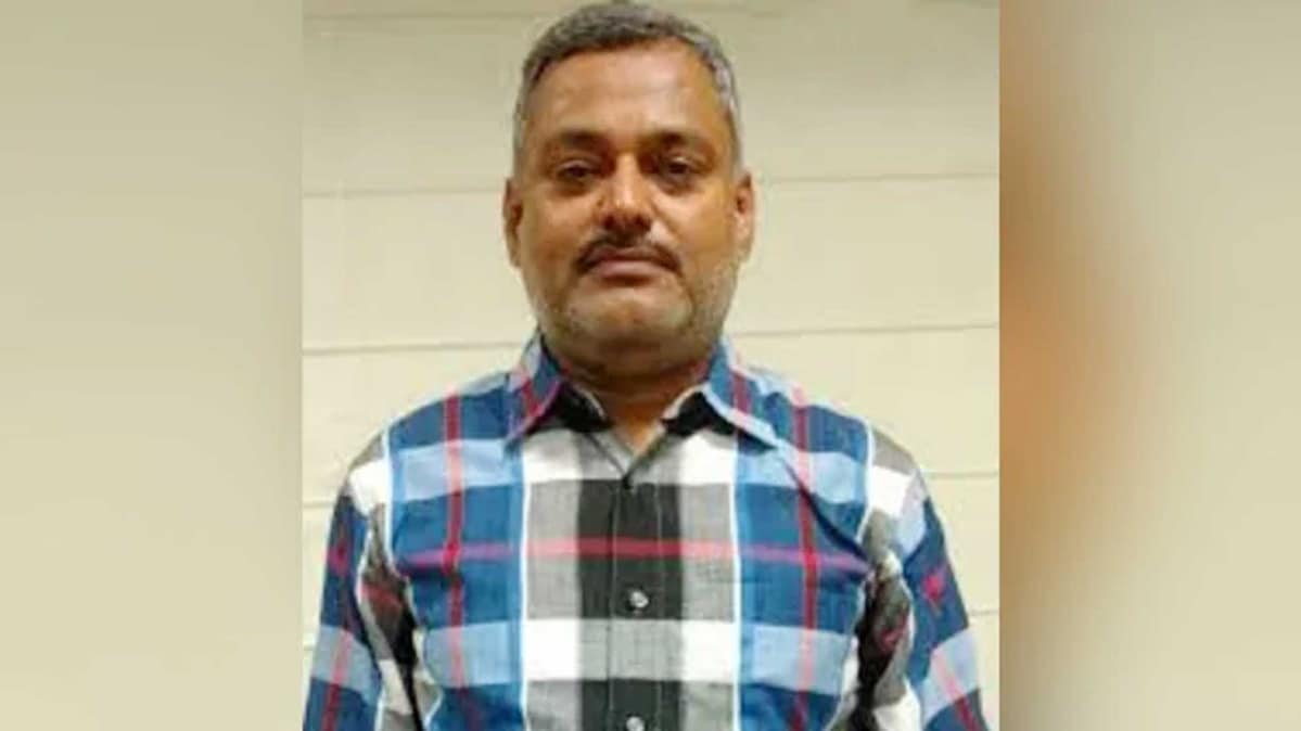 पुलिस पर हमला करने वाला विकास दुबे फरार