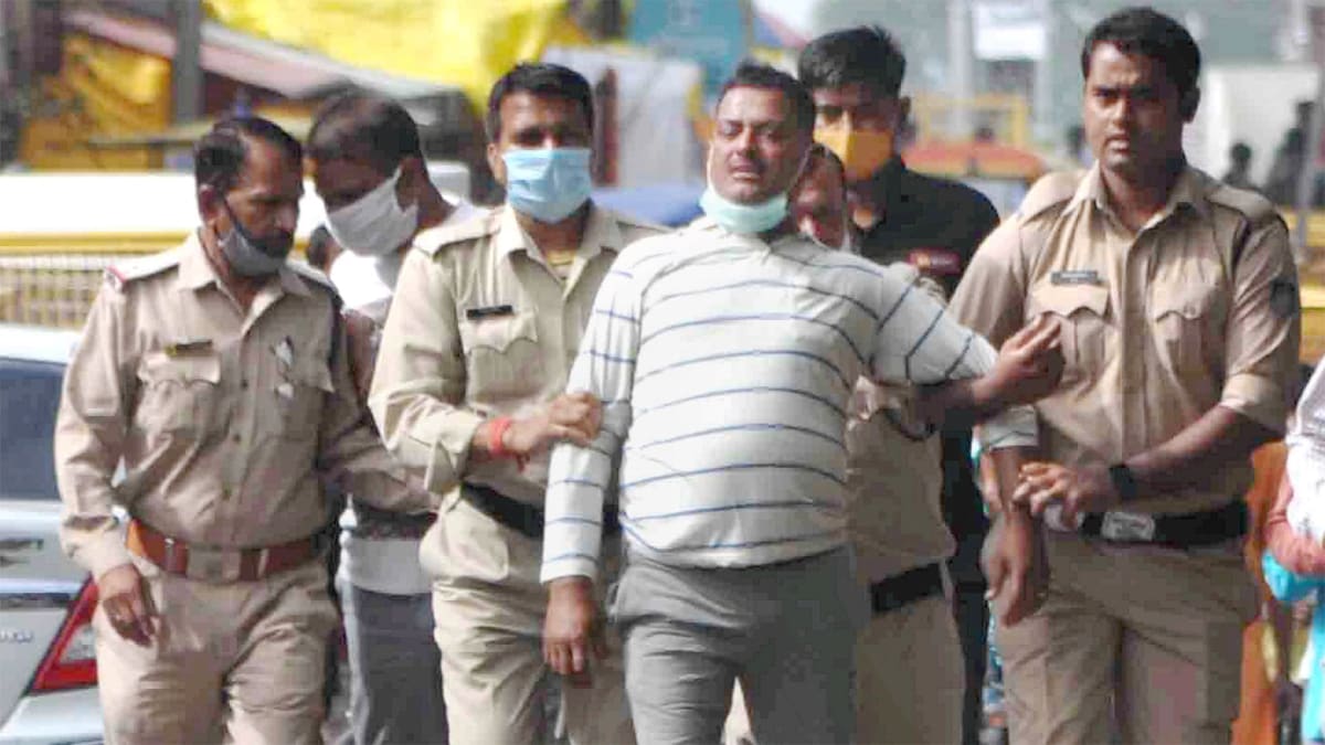 Vikas Dubeys arrest in ujjain mahakal temple (Photo- PTI)