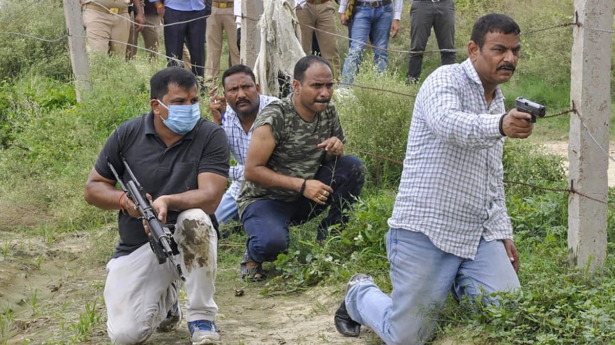 Wanted gangster Vikas Dubey Killed, STF Recreated the scene