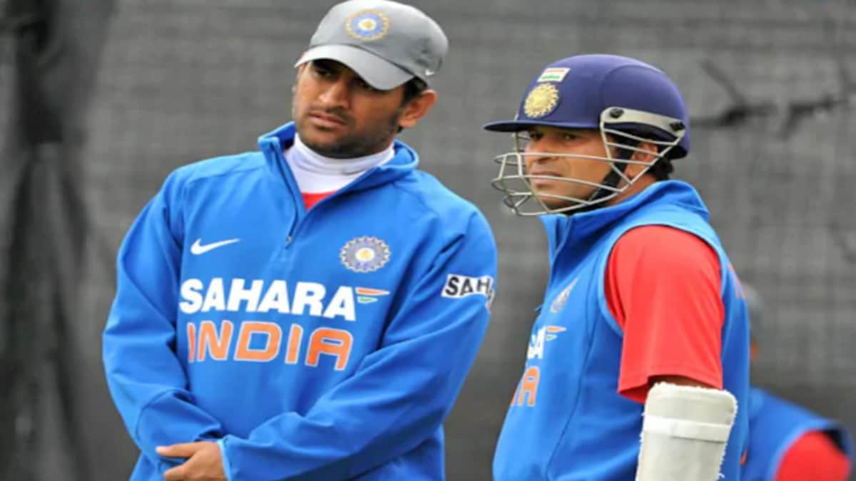Dhoni & Tendulkar (File Photo)