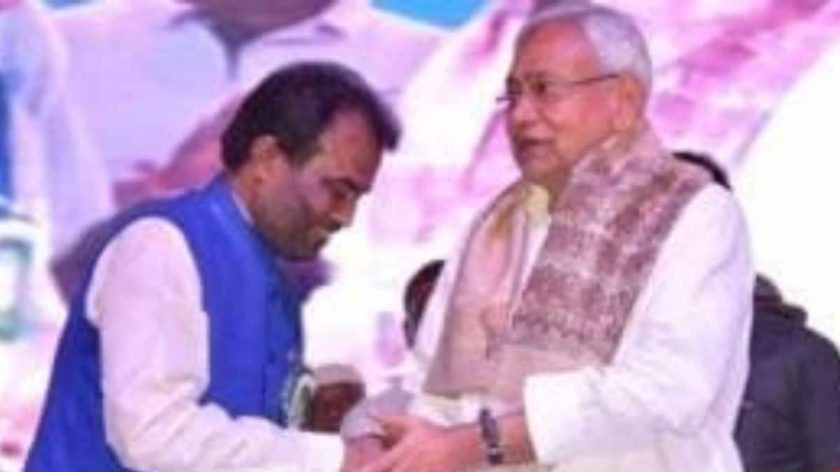 नीतीश कुमार और श्याम रजक (File Photo)