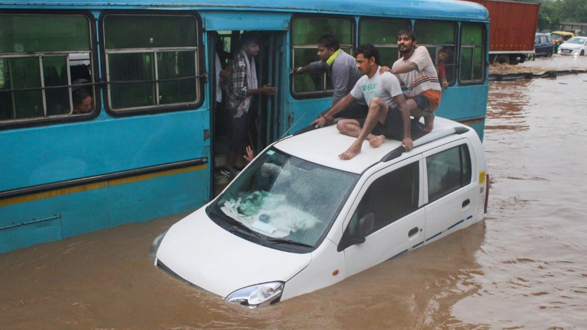 Traffic snarls in Gurugram (File-PTI)