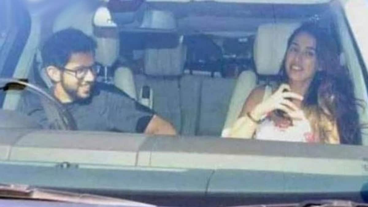 Aditya Thackeray with Rhea Chakraborty viral picture