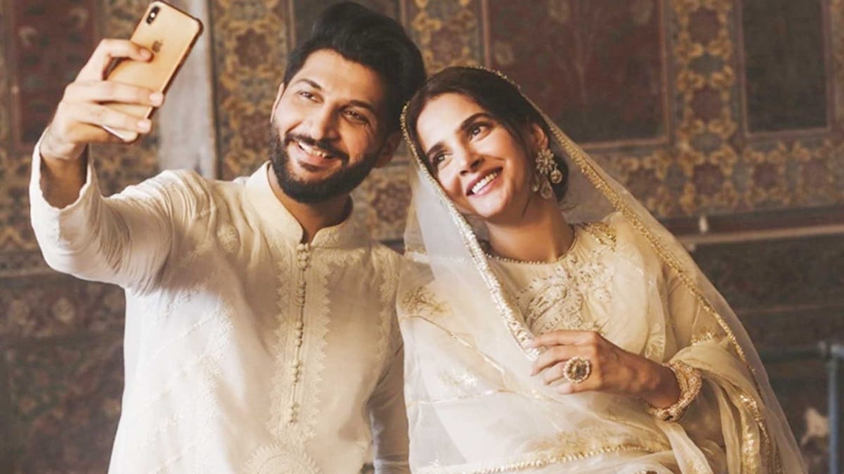 पाकिस्तानी कलाकार बिलाल सईद और सबा कमर (फोटो- YouTube ग्रैब)