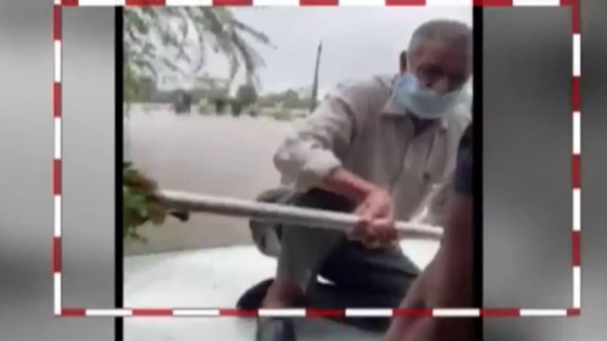 वडोदरा में बाढ़ में फंसी कार, दिल दहलाने वाला रेस्क्यू ऑपरेशन