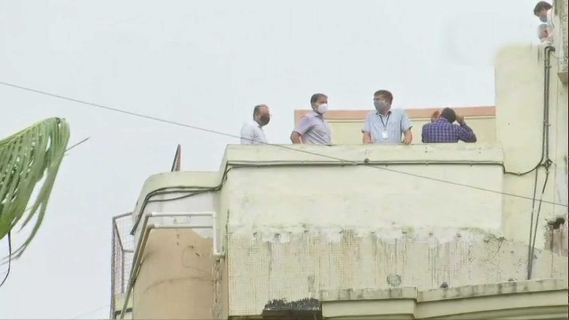 सुशांत के घर सीबीआई रीक्रिएट कर रही सीन (फोटो- ANI)