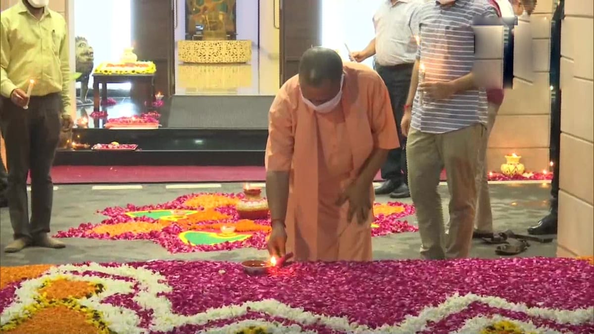 CM Yogi Adityanath lights earthen lamps and firecracker