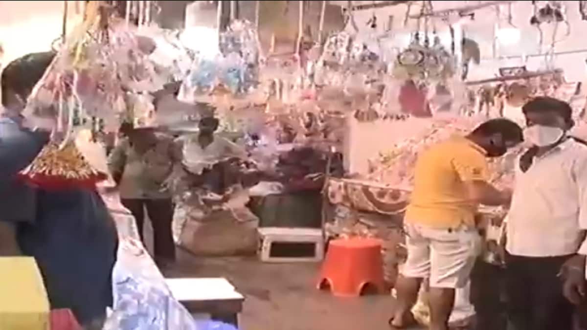 Rakhi Bazar badly effected by Covid-19 Crisis