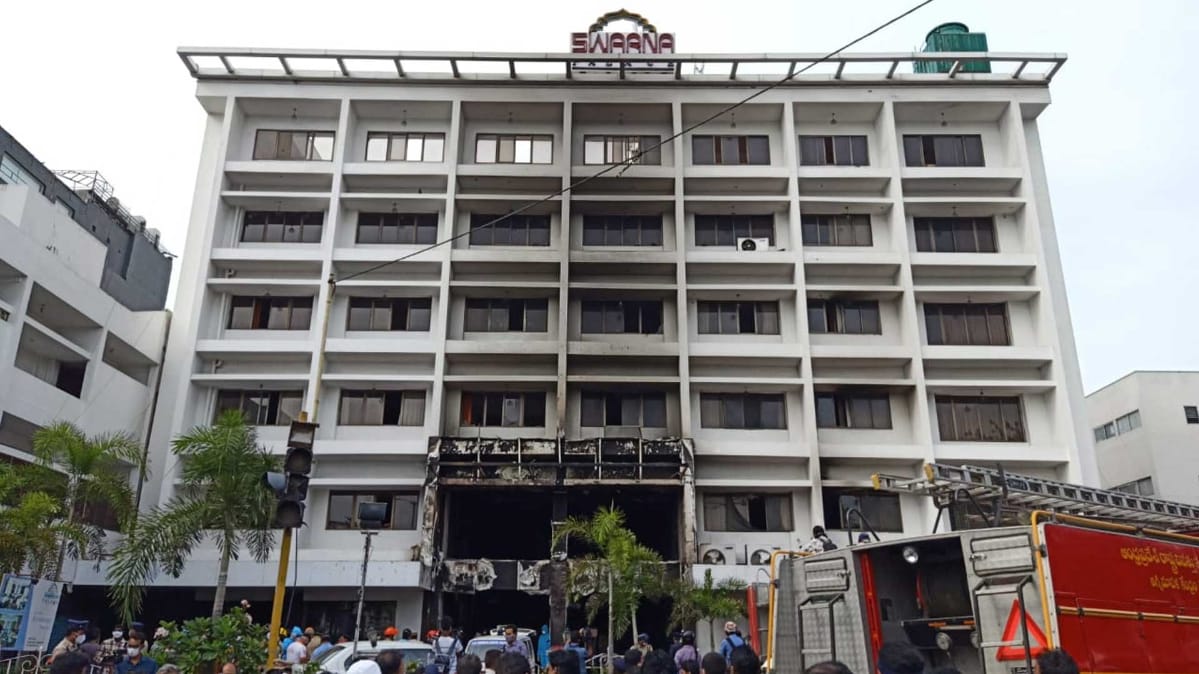 Andhra Pradesh: Fire breaks out at a hotel in Vijayawada