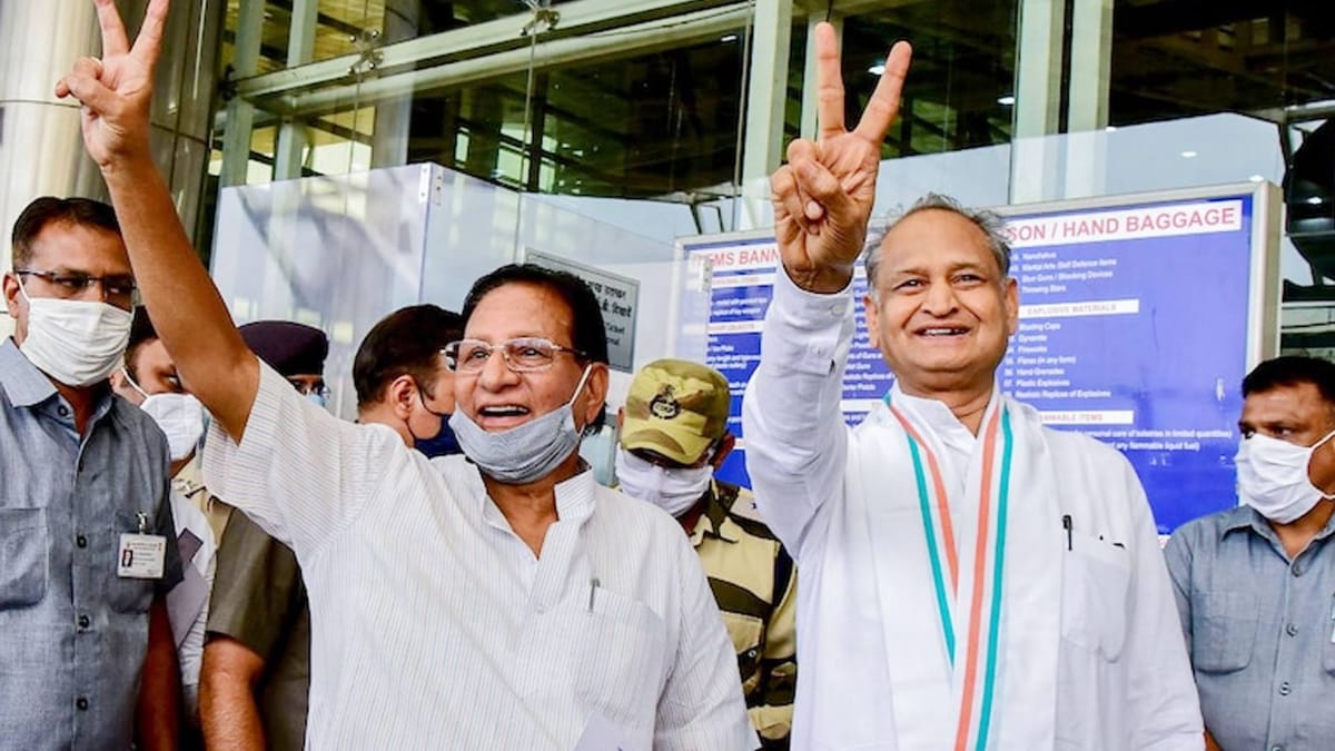 CM Gehlot flashes the victory sign before leaving for Jaisalmer with his MLAs. (PTI)