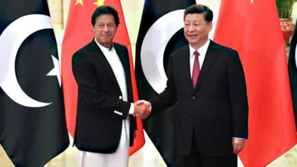 Chinese president  Xi Jinping with Pakistan PM Imran khan (File Photo)