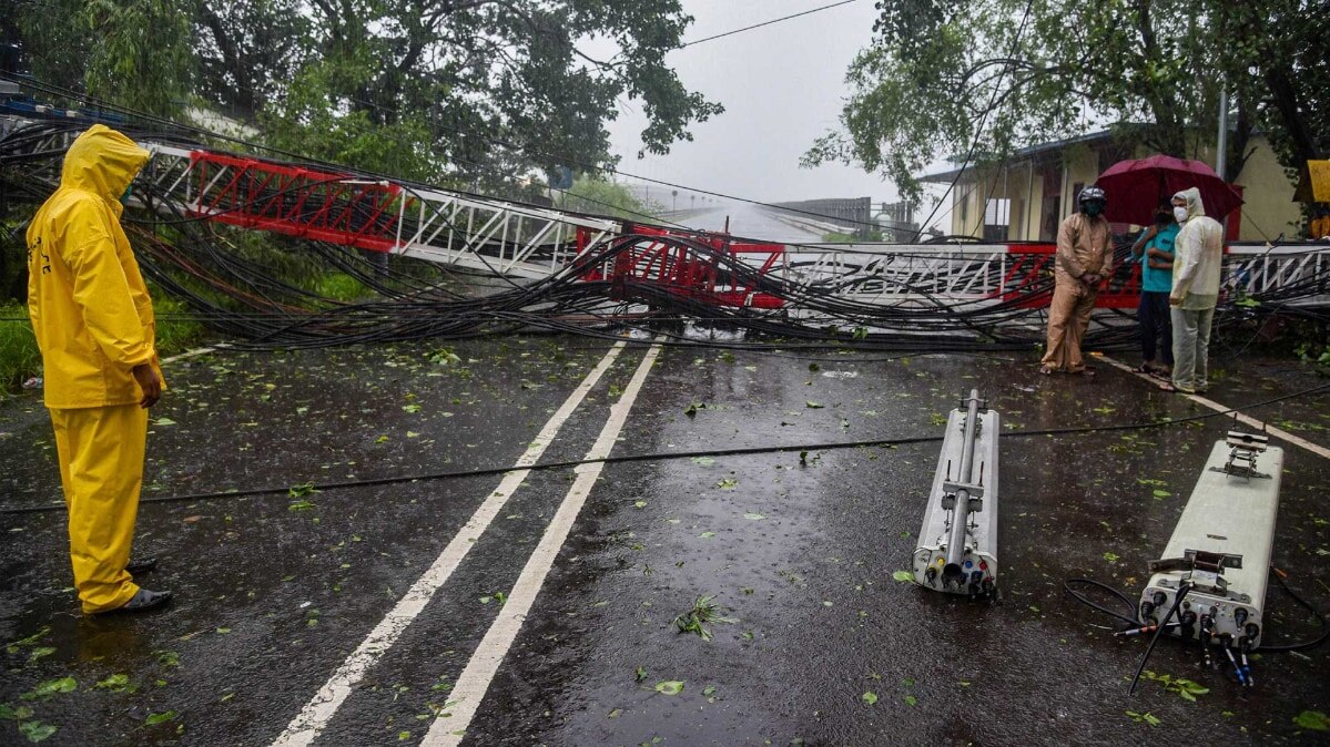 मुंबई में तेज बारिश से मची तबाही (फोटो-PTI)