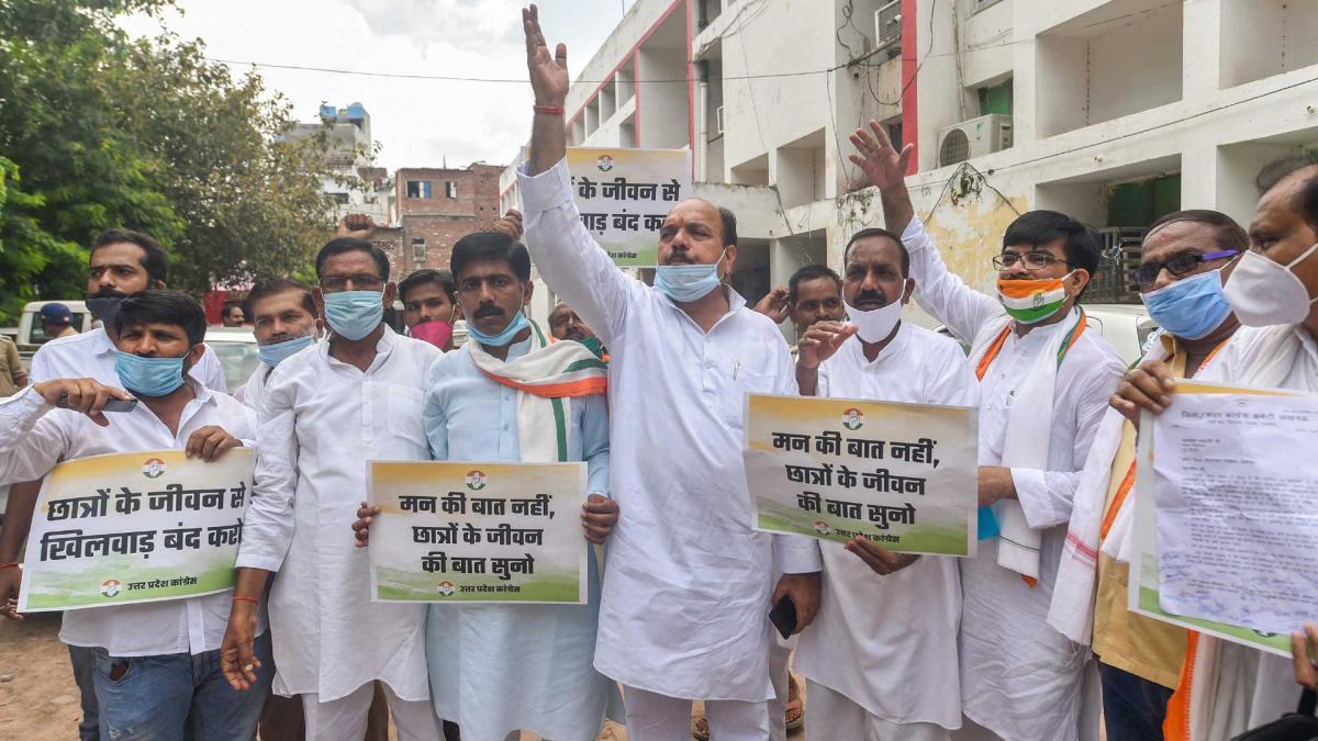 NEET-JEE परीक्षा को लेकर कांग्रेस का प्रदर्शन (फोटो-PTI)