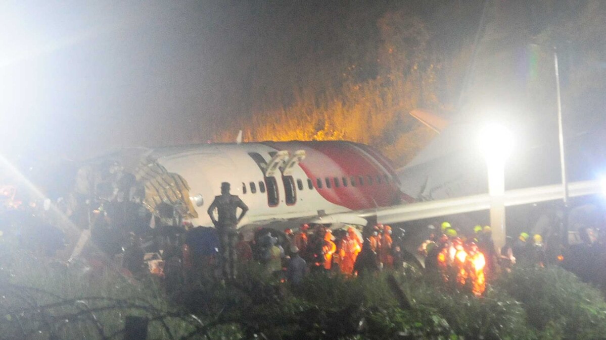 Kerala Plane Crash: हादसे का शिकार हुआ एयर इंडिया का विमान (फोटो-PTI)