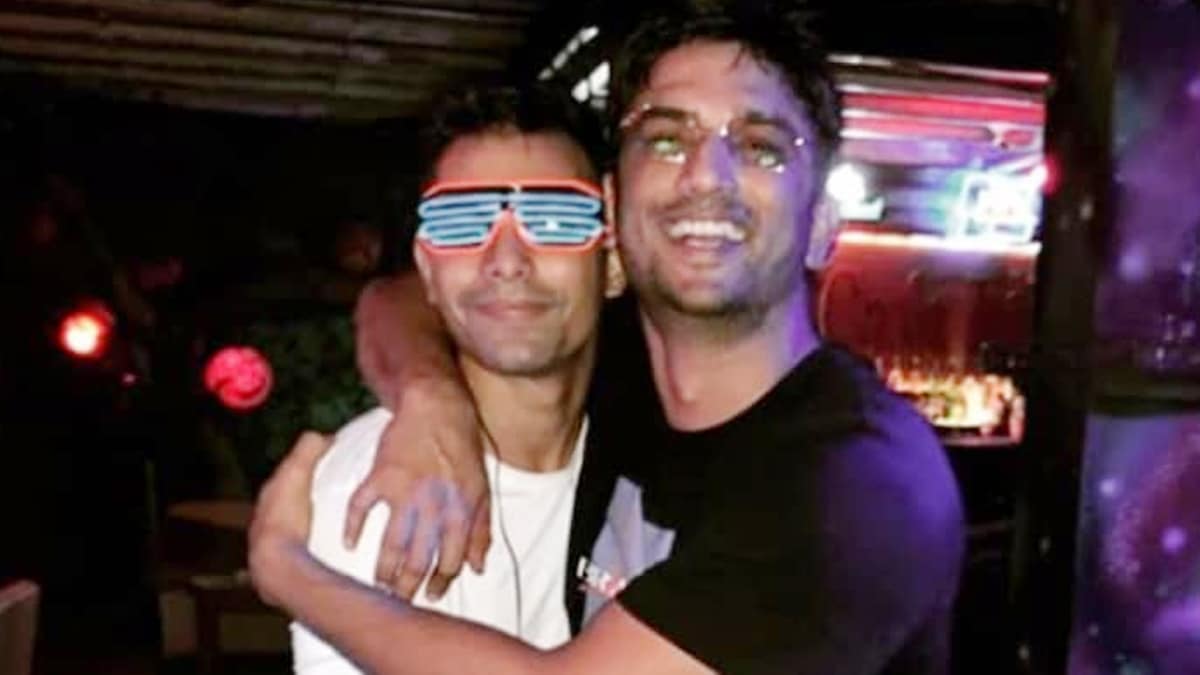 Rhea Chakraborty's brother Showik with Sushant Singh Rajput.