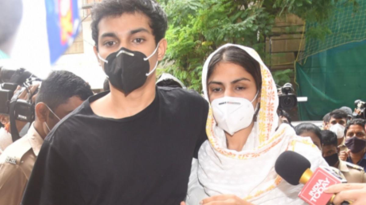 Showik and Rhea Chakraborty