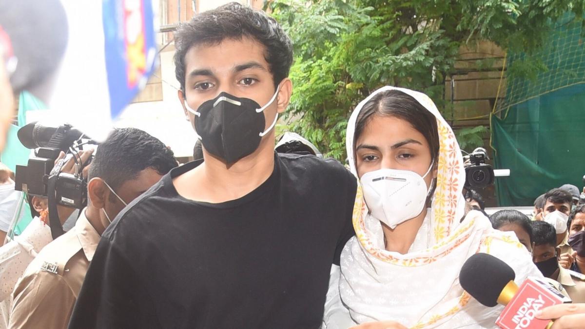 Showik Chakraborty and Rhea Chakraborty