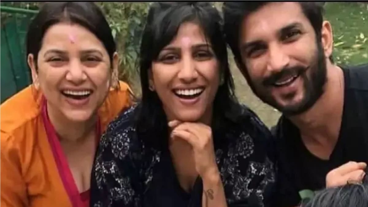सुशांत सिंह अपनी बहनों संग