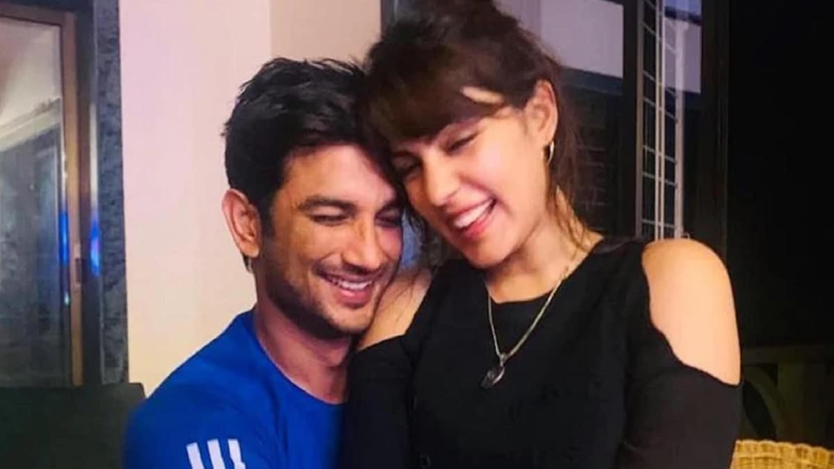सुशांत सिंह राजपूत के साथ रिया चक्रवर्ती (फाइल फोटो)