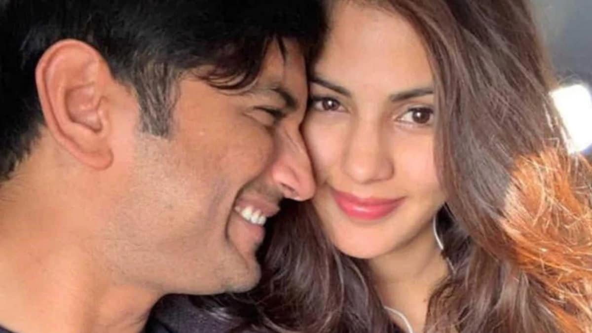 Sushant Singh Rajput with Rhea Chakraborty. (File Photo)