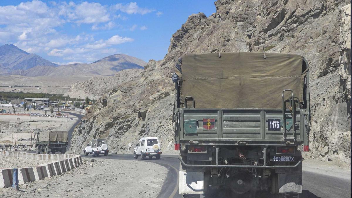 LAC पर जारी तनाव