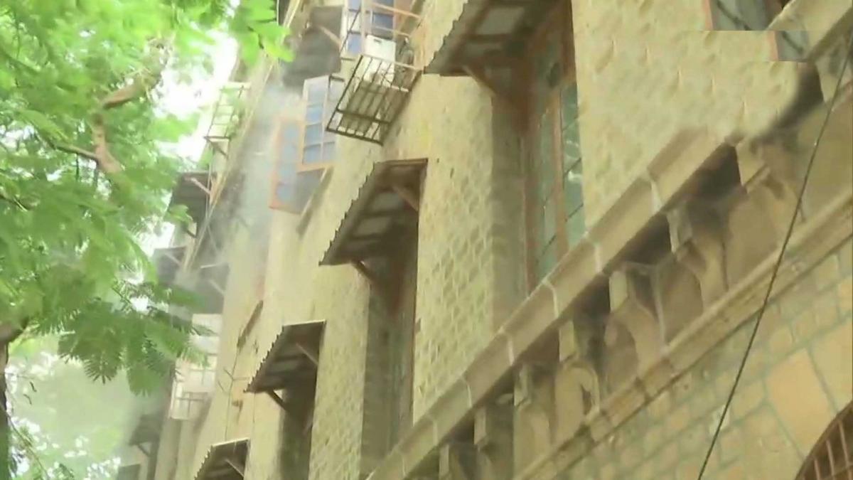 मुंबई के एक्सचेंज बिल्डिंग में आग