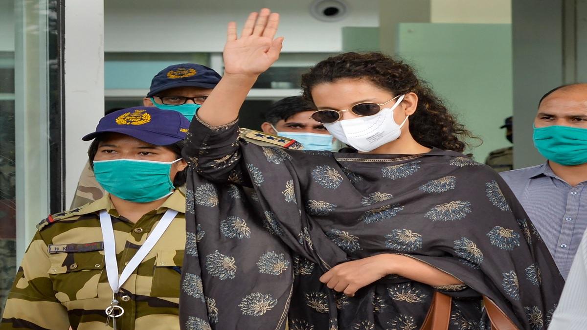 Kangana leaves Mumbai for Manali (Photo-PTI)