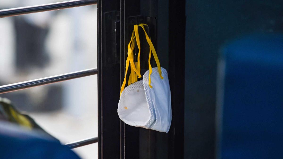 कोरोना वायरस से बचने के लिए मास्क जरूरी (फोटो-PTI)