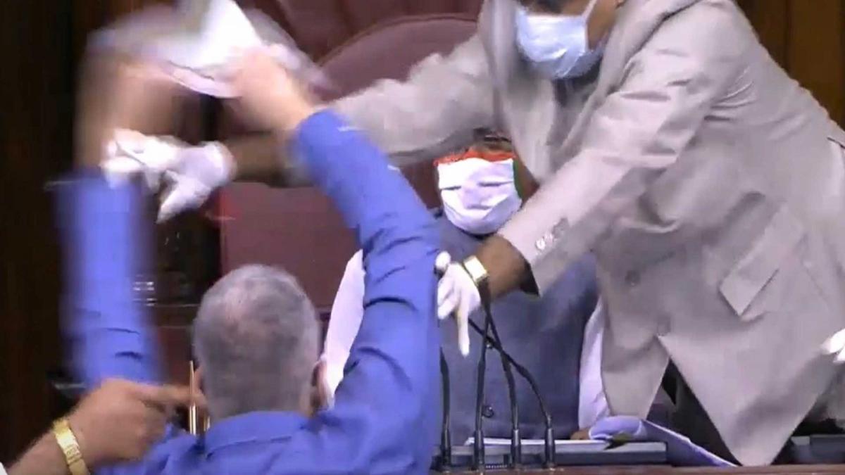 कृषि बिल पर राज्यसभा में हंगामा