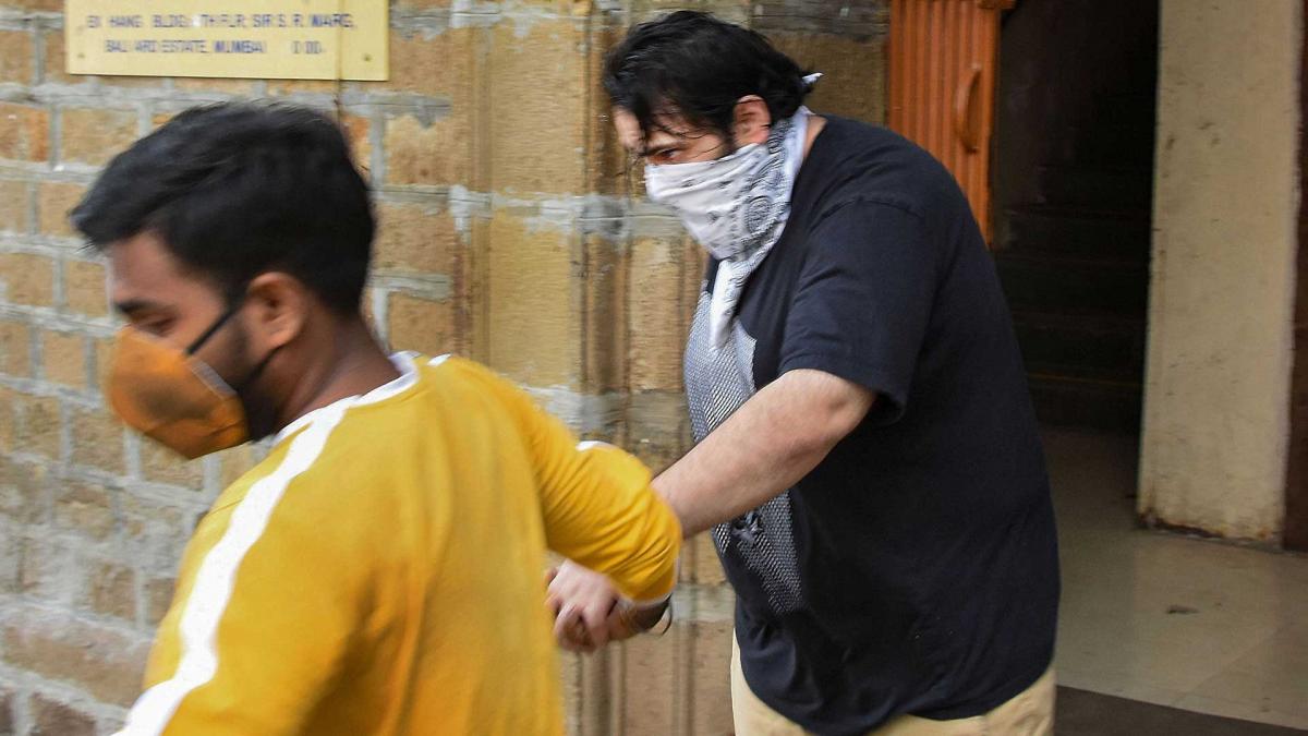 ड्रग केस में गिरफ्तार हुए ड्रग पैडलर