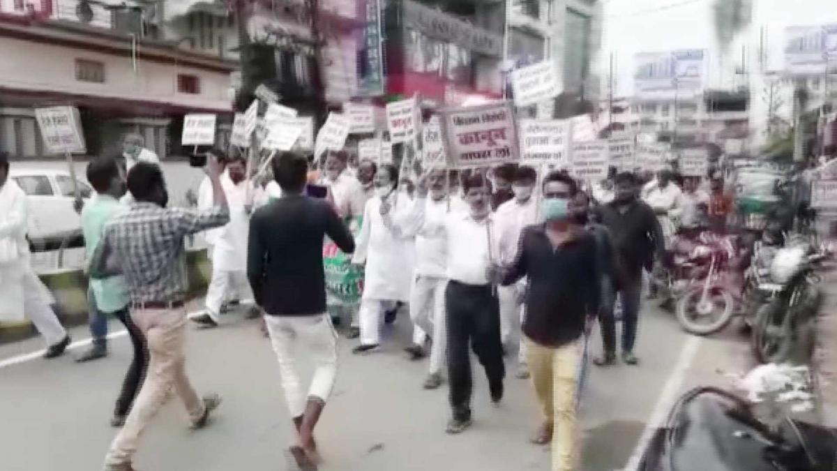 पटना में किसान बिल के खिलाफ प्रदर्शन (फोटो-ANI)