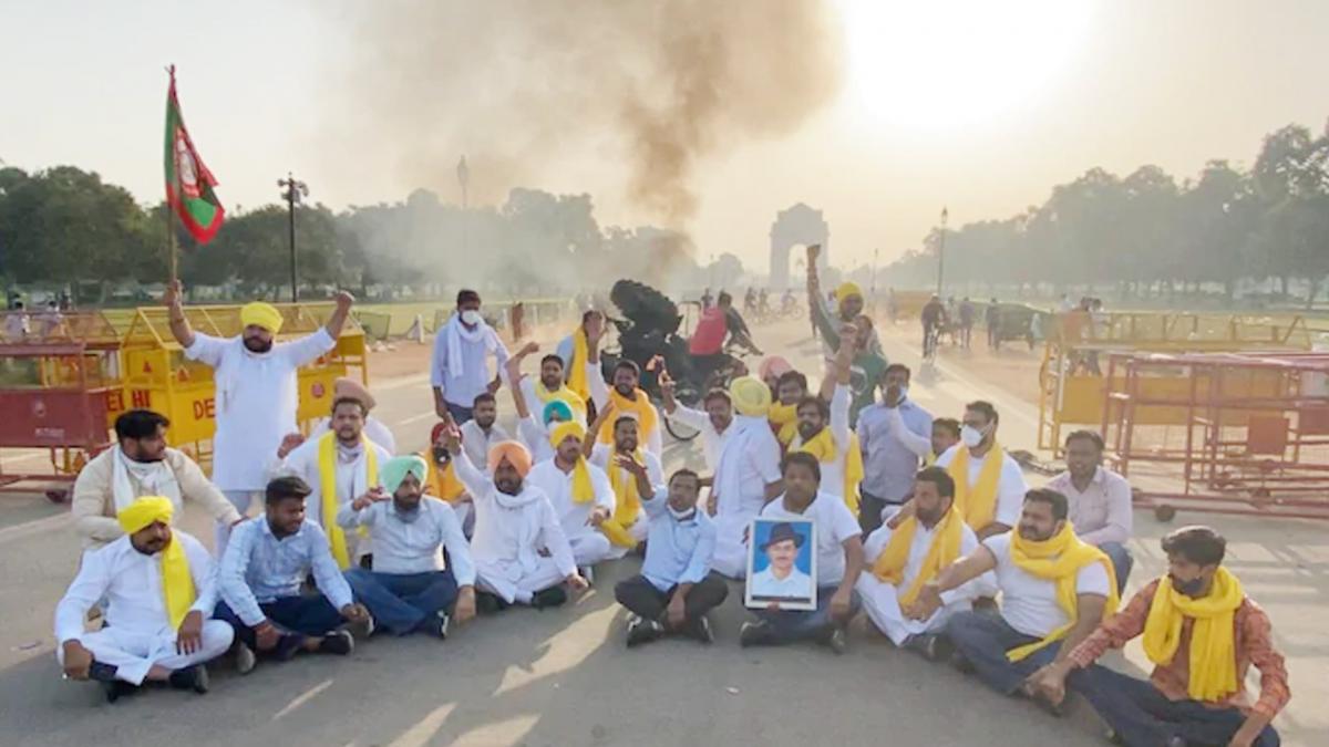 Tractor set on fire at India Gate