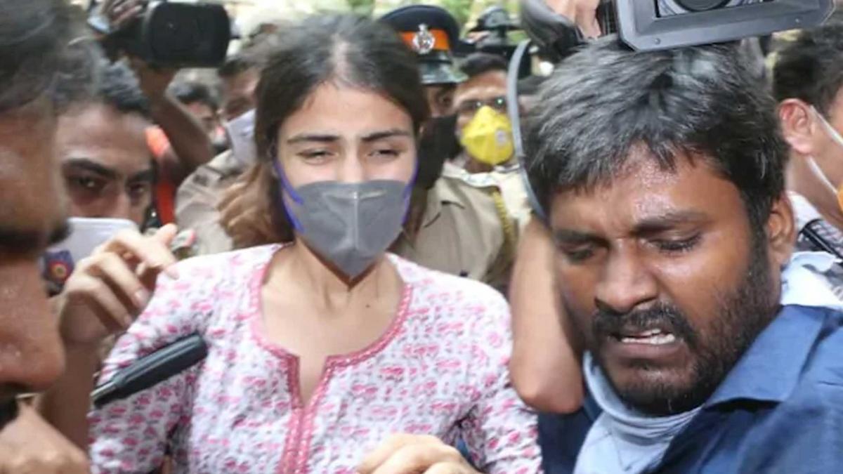 रिया चक्रवर्ती की हो सकती है गिरफ्तारी (फोटो-PTI)