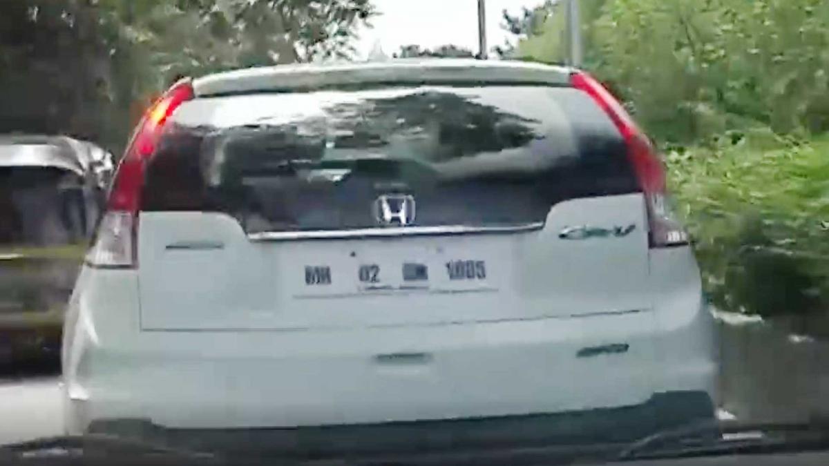 NCB ऑफिस के लिए निकलीं सारा अली खान