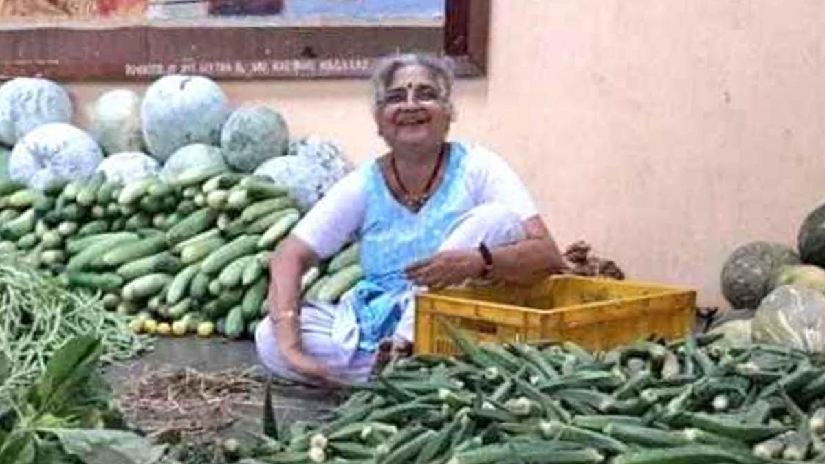 Sudha Murty Selling Vegetables Viral Image