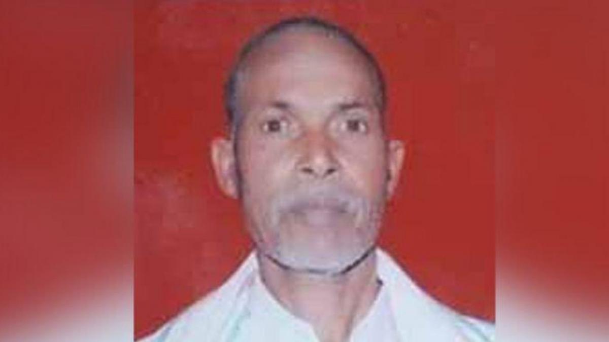 Priest Babulal Vaishnav (File- Sunil Deodhar Twitter)