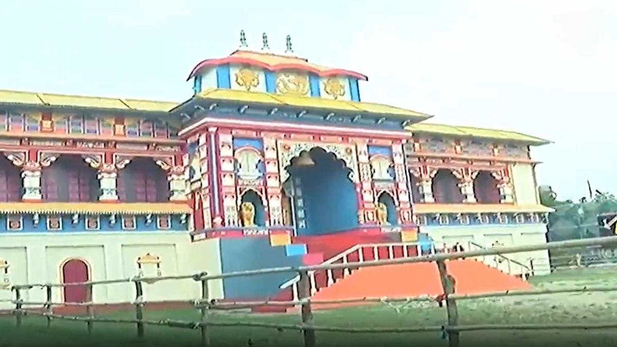 बद्रीनाथ धाम पर सजा पंडाल