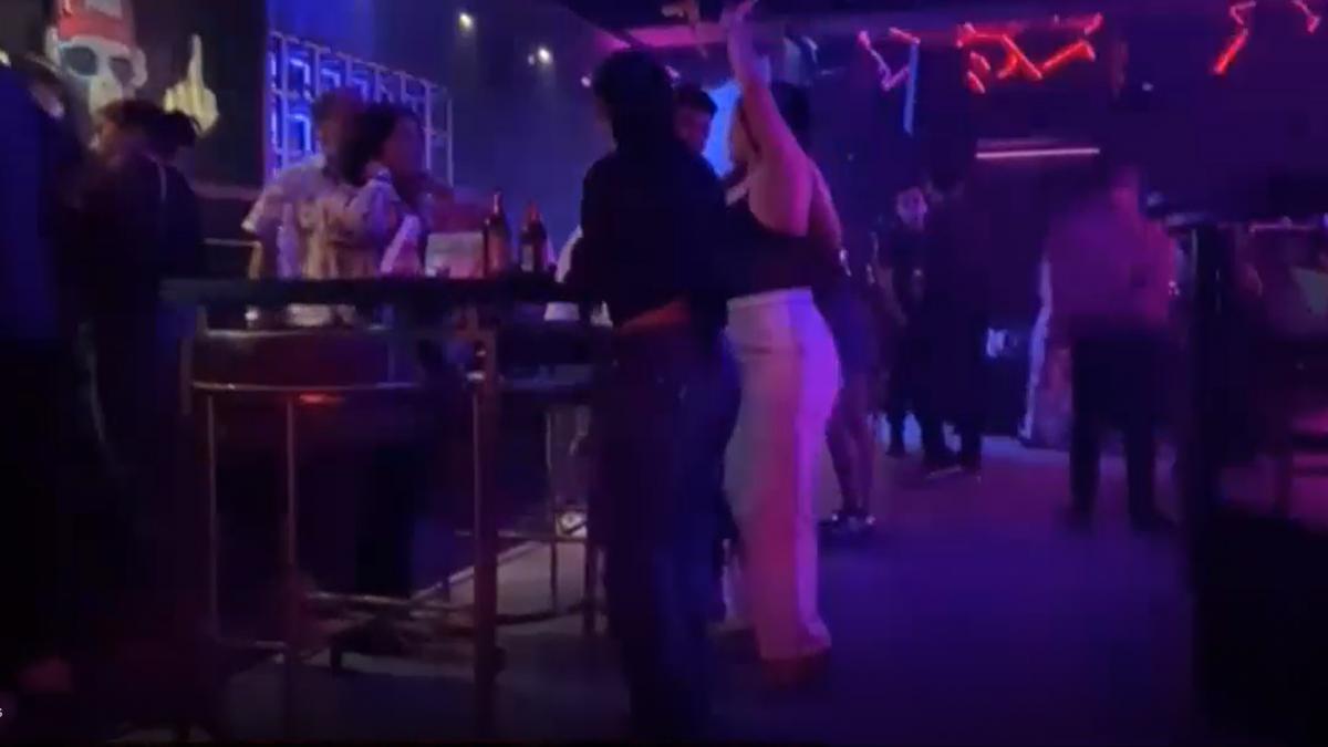 No-holds-barred at bars amid Covid pandemic