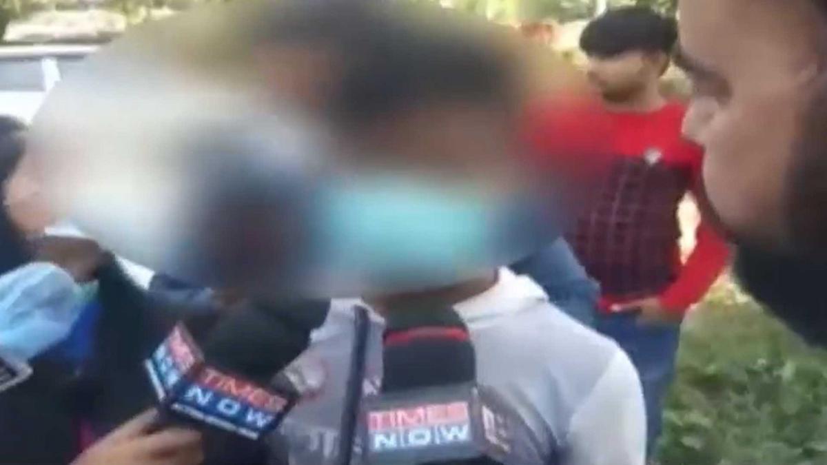 पुलिस की धमकी की मासूम ने पोल खोली