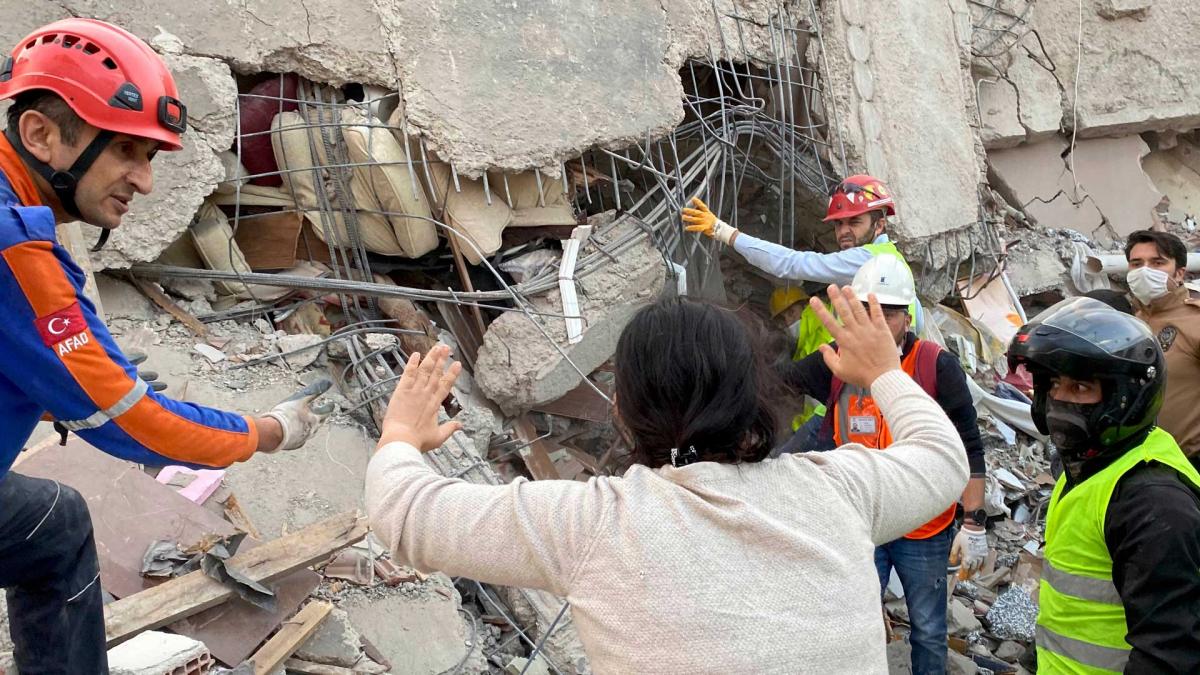 भूकंप के भीषण झटकों से तबाही 